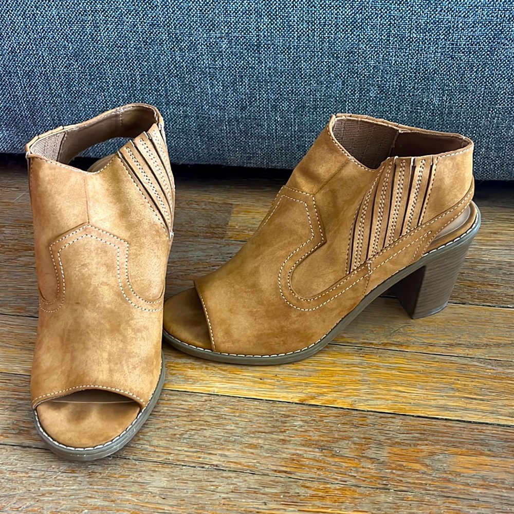 Peep toe chunky heels